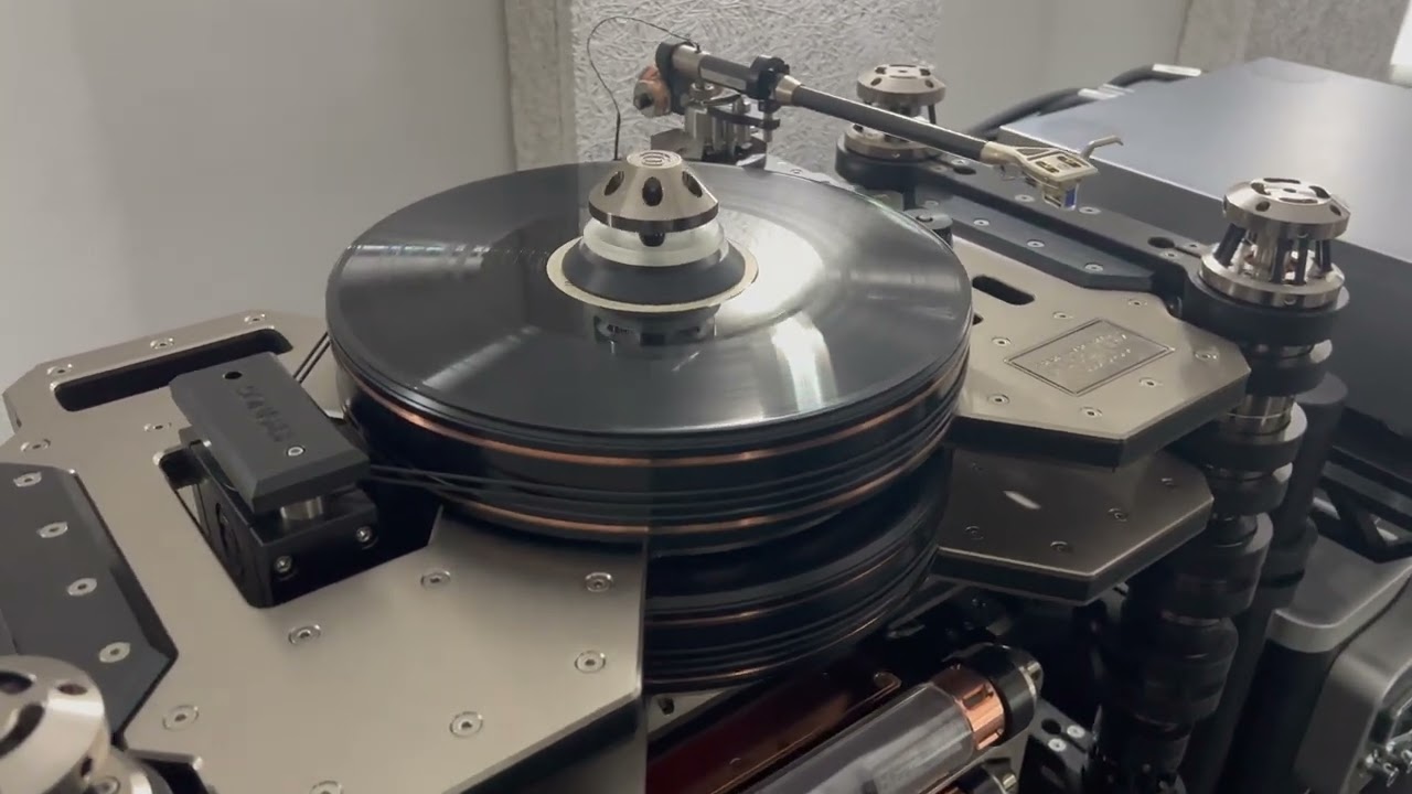 Highend Munich: Wadax and Kronus turntable