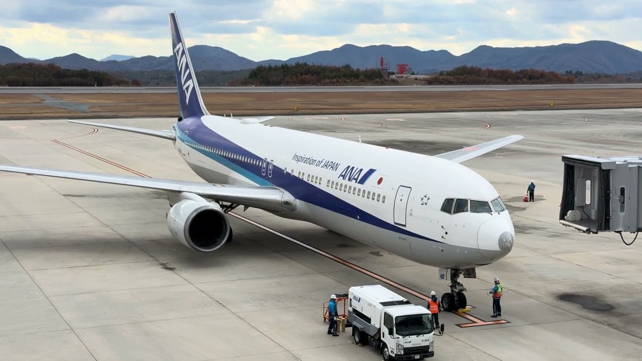 ANA B767-300ER JA611A  広島空港　到着