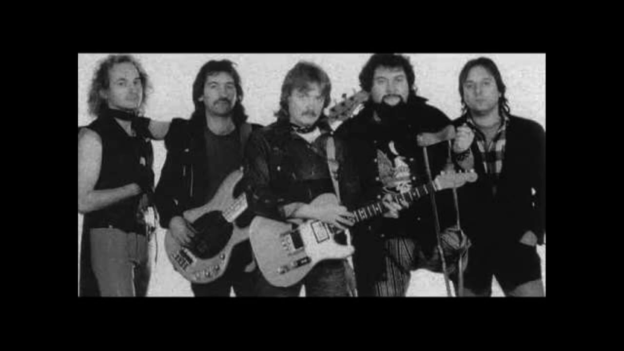 P&aacute;lmai Zolt&aacute;n dobsz&oacute;l&oacute;ja (Bill & the Box Company, Veszpr&eacute;m 1987)