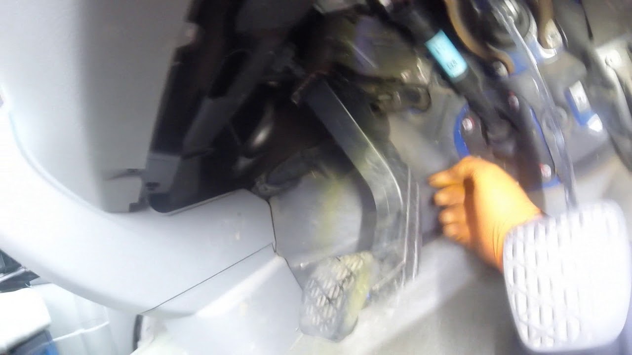 How to change the clutch master cylinder VW Crafter / Как поменять главный цилиндр сцепления Crafter