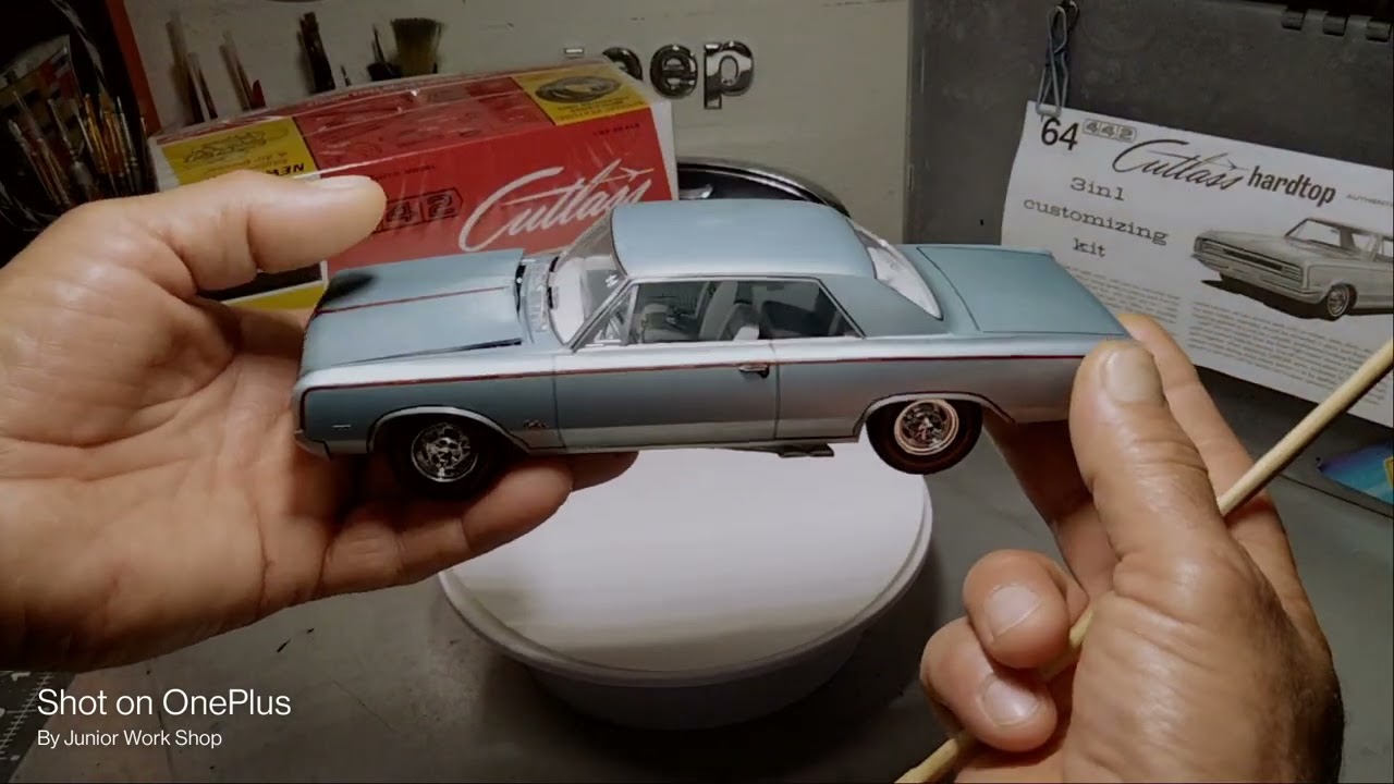 Showing Final , 1964 Oldsmobile Cutlass 442 , 3 N 1 from AMT ,  Scale 1/25 skill level 2