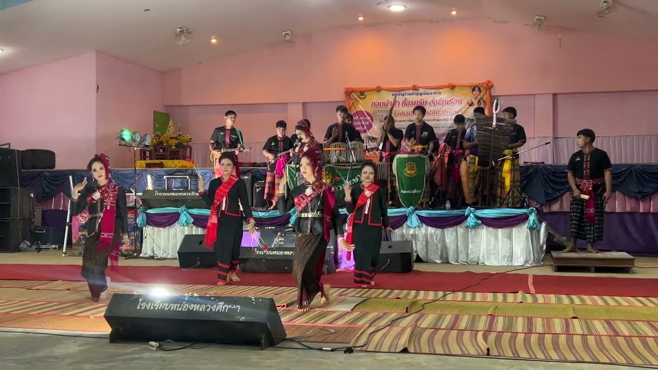 คนสวยแม่ร้องเพลง