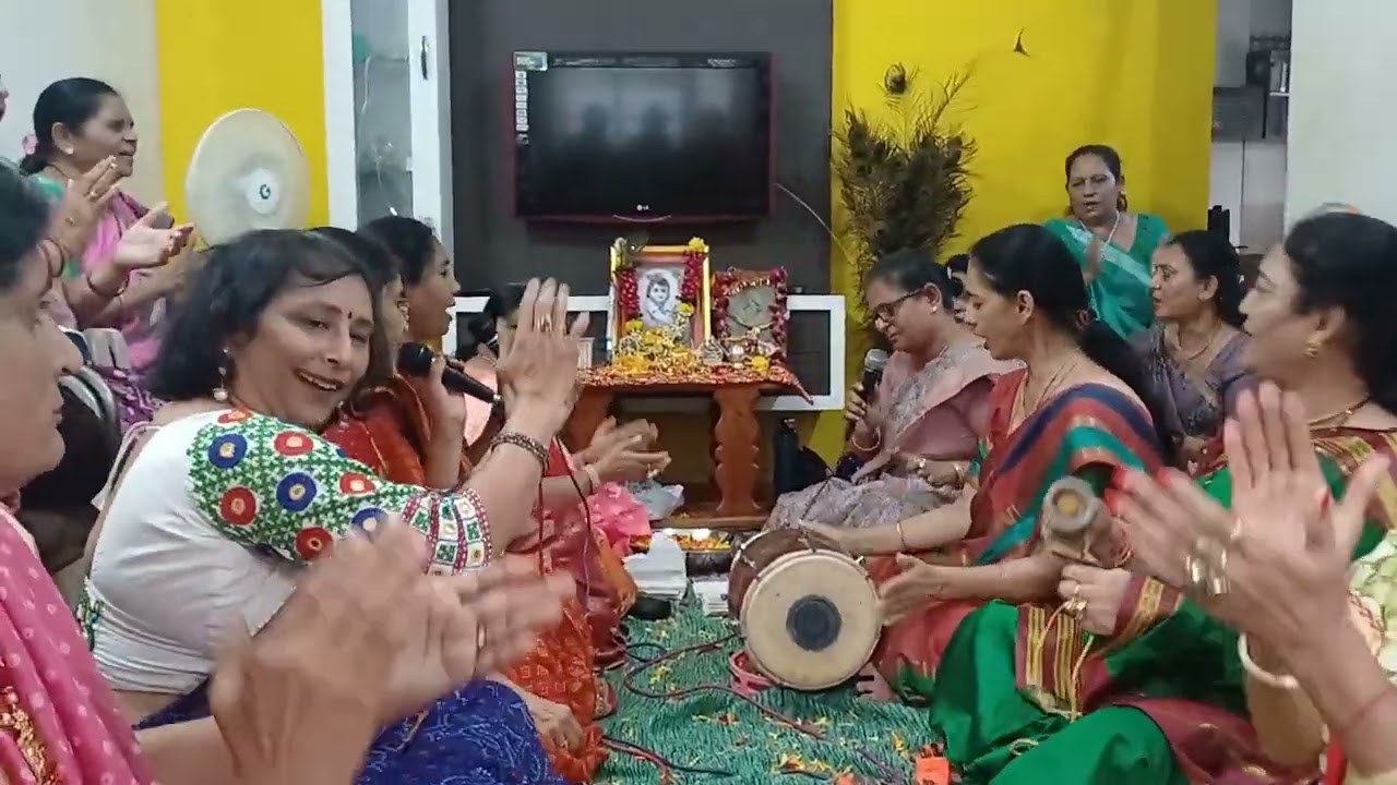 ભજન નીચે લખ્યું છે.માતાજીનું એકદમ લેટેસ્ટ નવું ભજન છે યુ ટ્યૂબમાં આવ્યુ નથી.શ્રી સખીભજન મંડળ.હર્ષા
