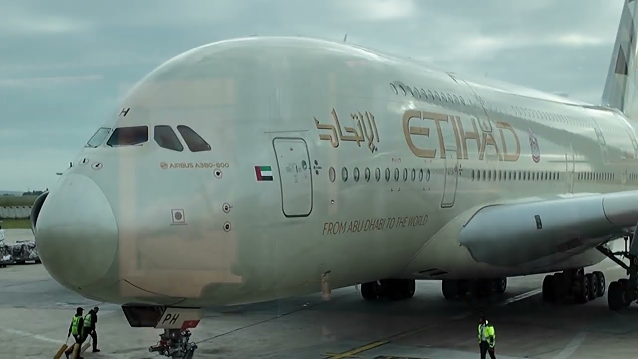 Etihad Airways A380: Paris to Singapore via Abu Dhabi [EY32 & EY498]