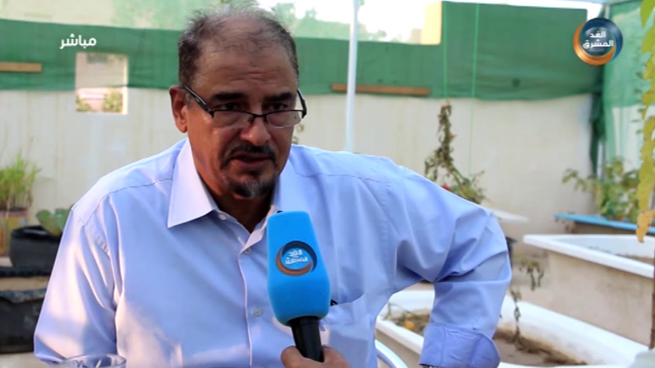 حسين السقاف من حضرموت يستثمر سطح منزله في زراعة الخضروات والفواكه كتجربة جديدة