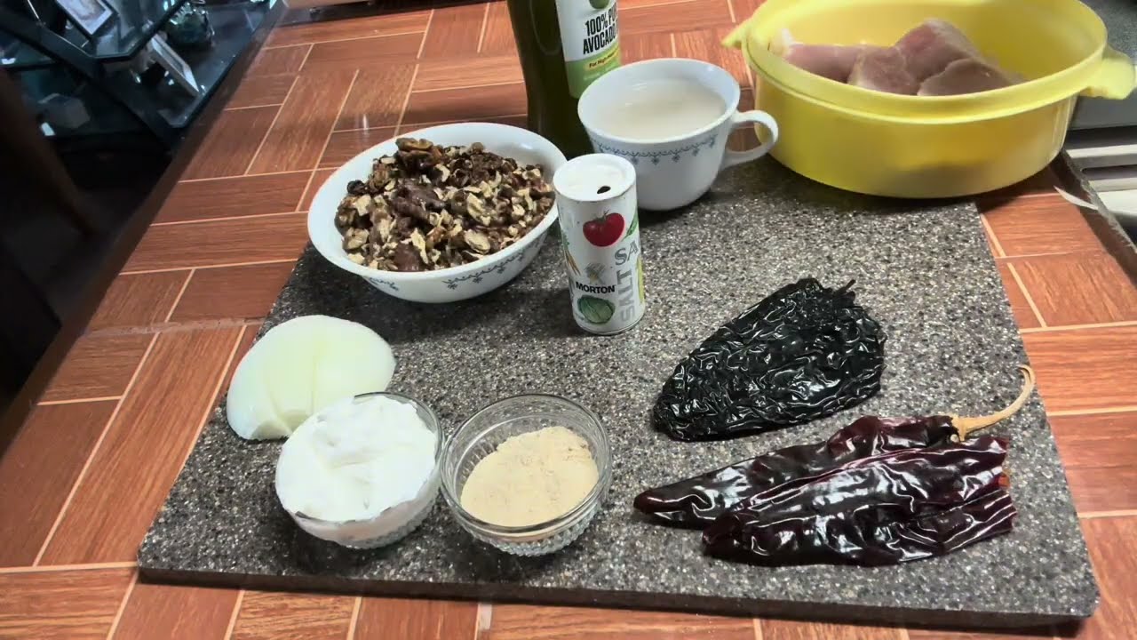 Un platillo con mucho sabor y proteína!!! Pollo en salsa de nuez #comidafacil 