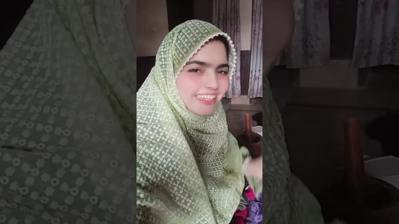 اج تو لائٹ سارا دن نہیں تھی حد کردی بجلی والوں نے۔اج پالک اور چکن 🐔 بنایا ۔