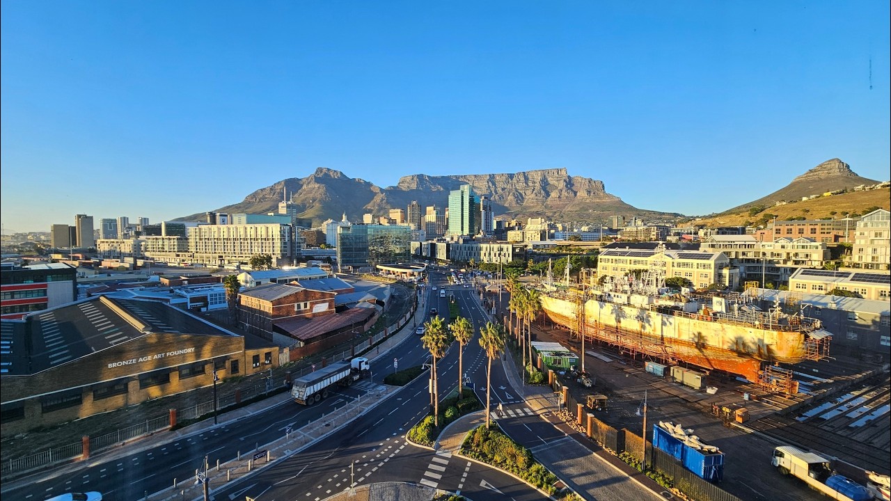 CAPETOWN TOUR : RADISSON RED HOTEL  WATERFRONT  TABLE MOUNTAIN  PENGOUINS AT BOULDERS BEACH & MORE