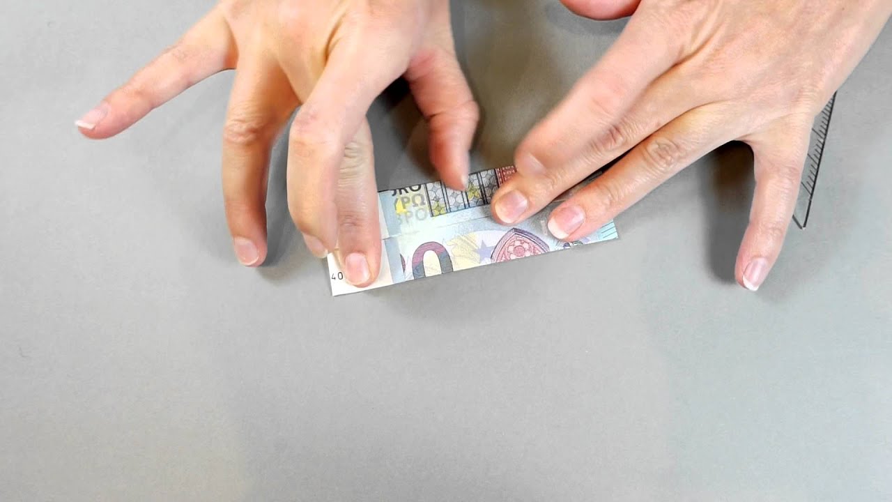 Geldkleid aus einem Geldschein falten