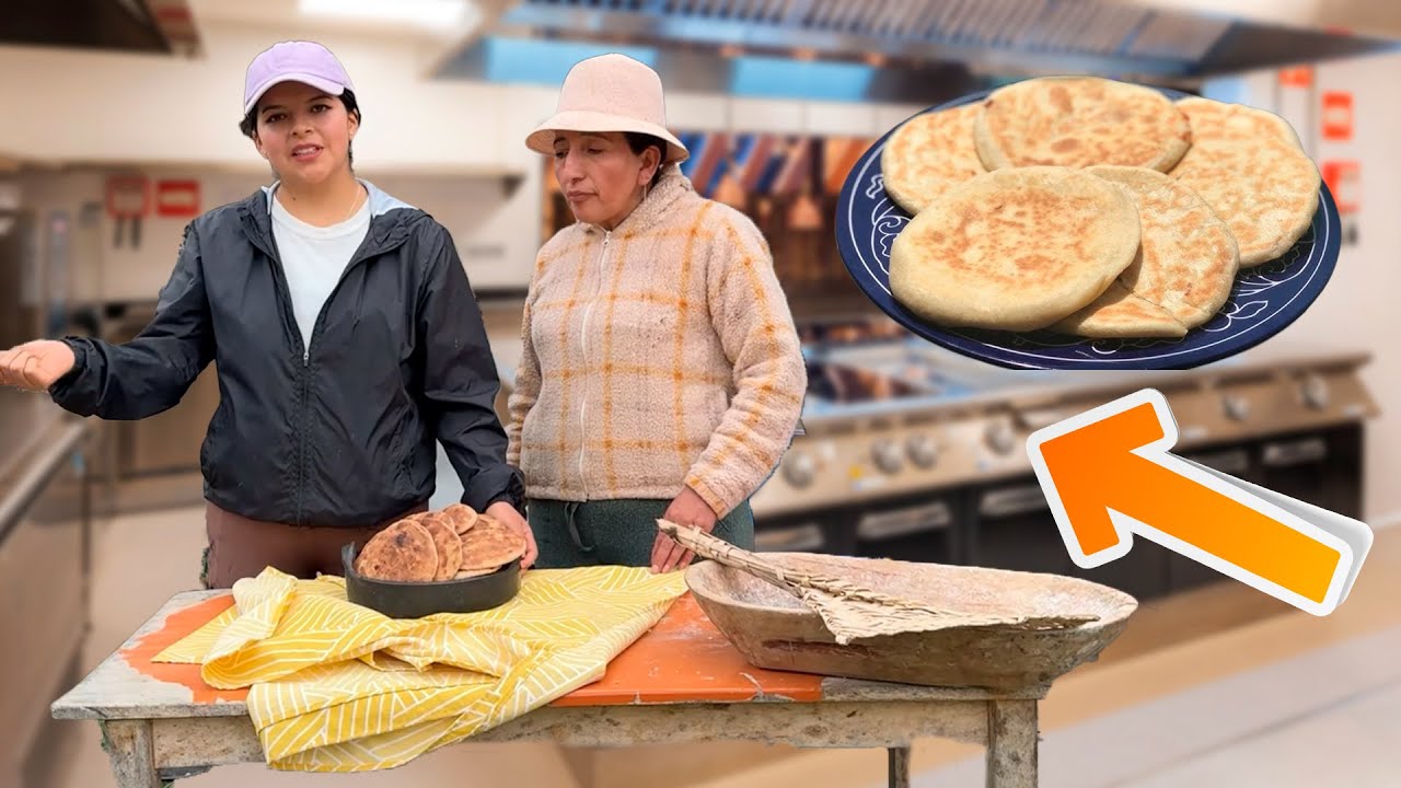 Mira como doña Rosita le enseña a Gabytha Vlogs hacer tortillas