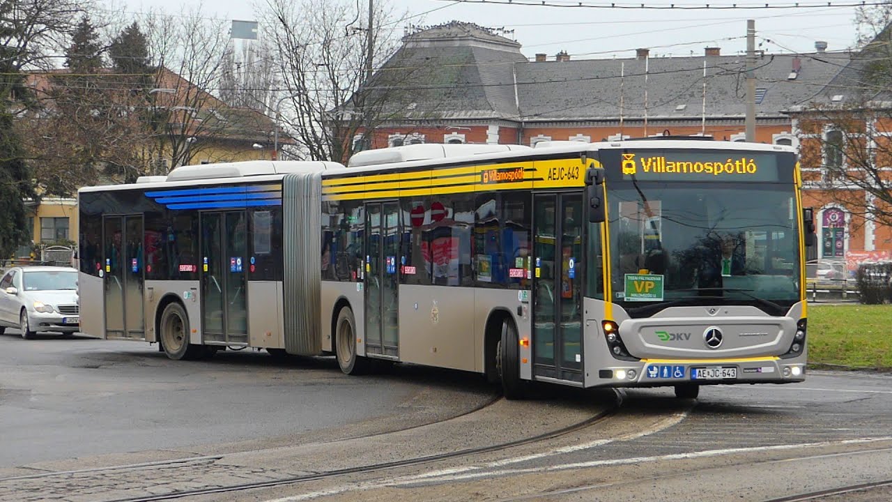 Szürke Mercedes Conecto buszok miskolci villamospótló járaton.