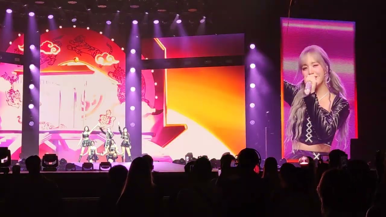 IVE - HEYA @Uber Arena, Berlin