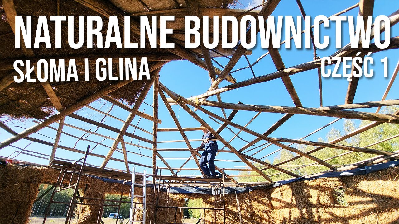 Dom z kostki słomy i gliny. Jak zbudowaliśmy naturalną off-gridową chatkę | Część 1