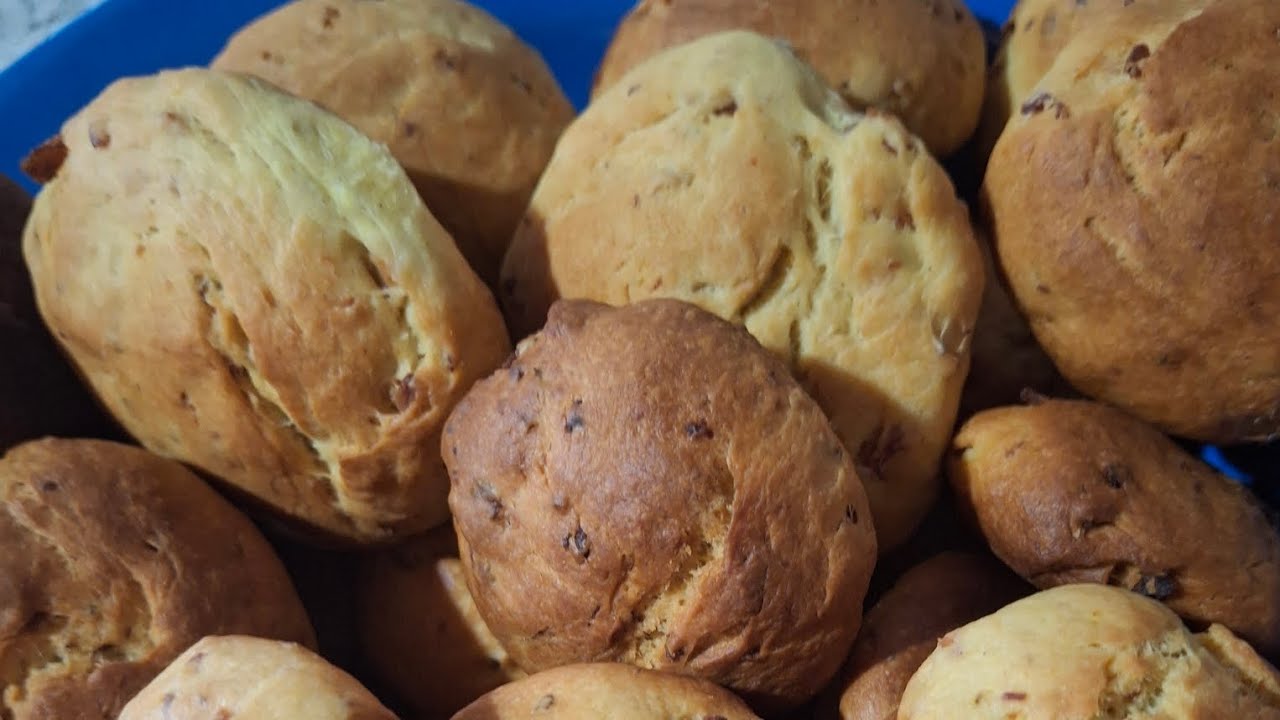 fiz  pãozinhos  com Bacon e curry 