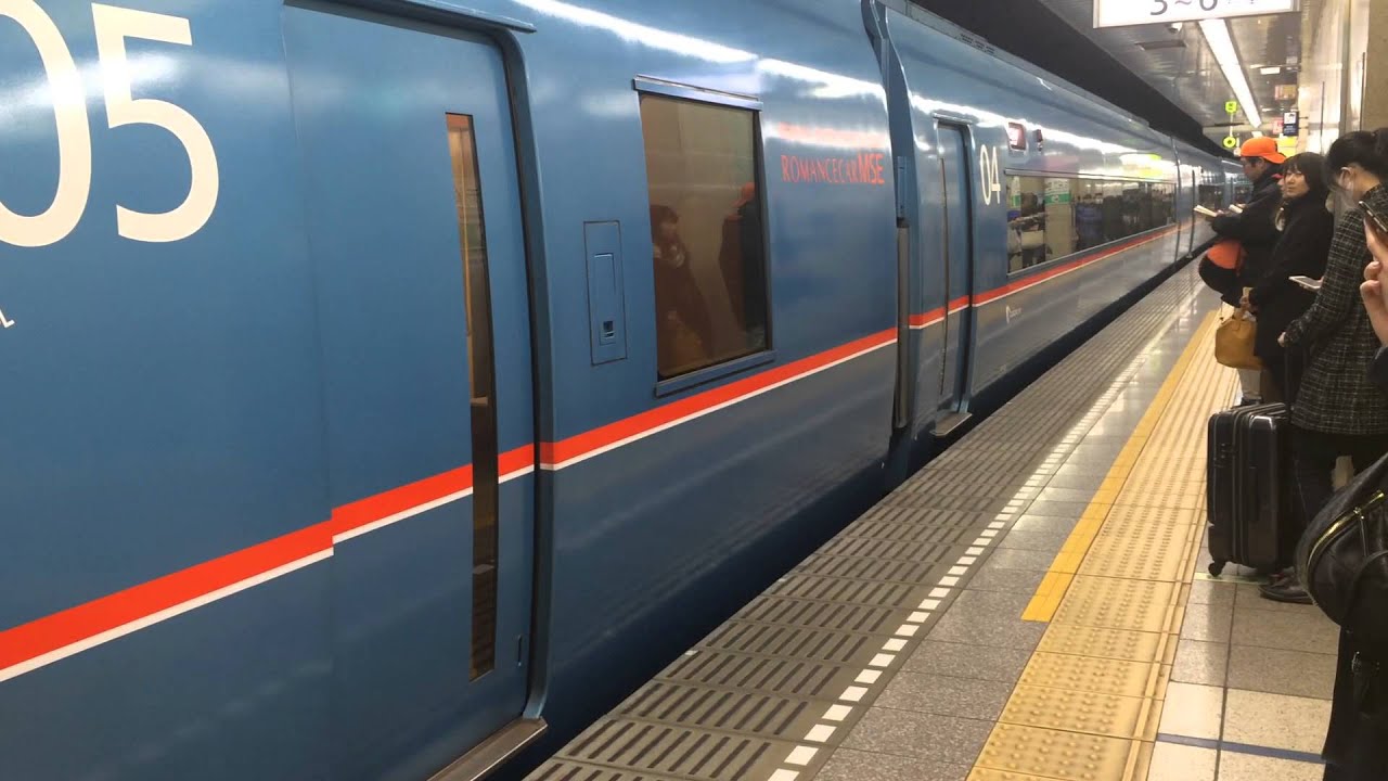 東京メトロ千代田線に小田急ロマンスカー！ 北千住駅発車