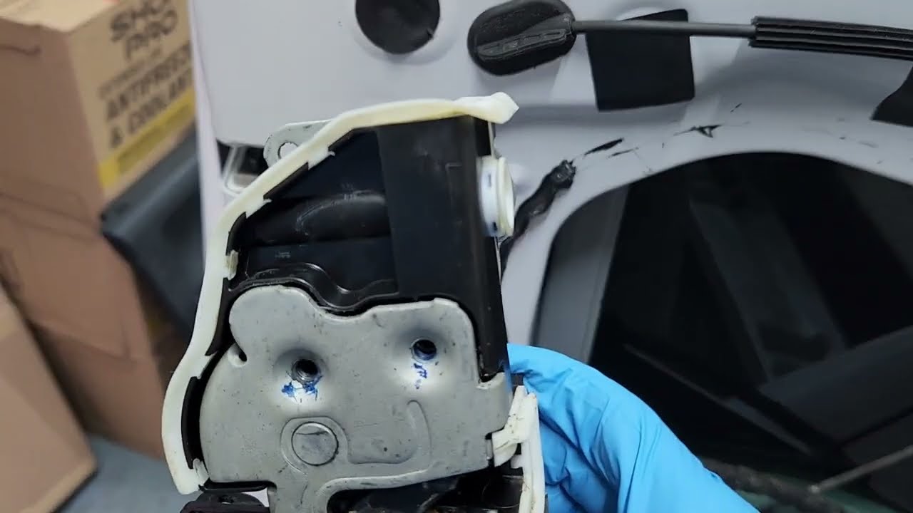 2017 Ford F250, Replacing The Door Lock Actuator