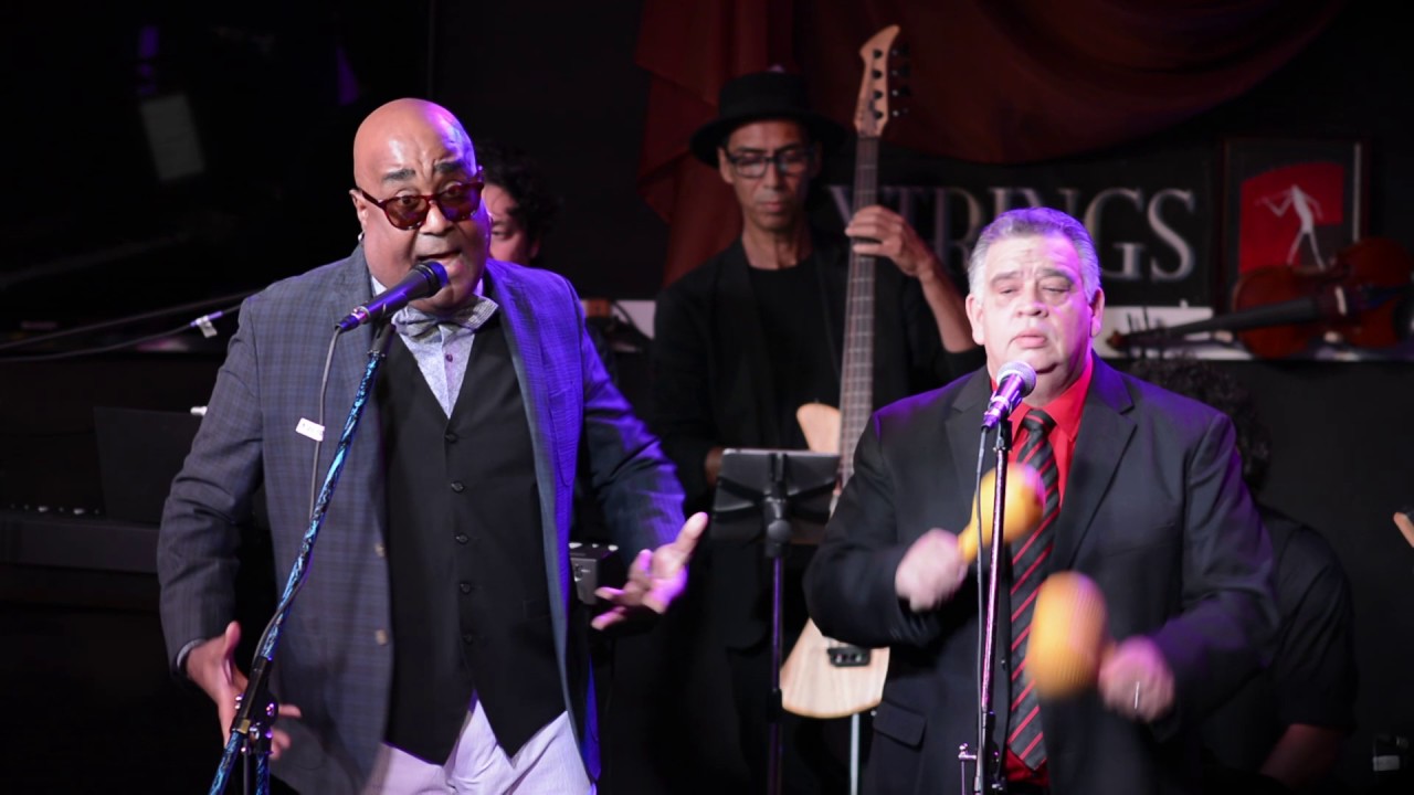 Luis Bofill sings 