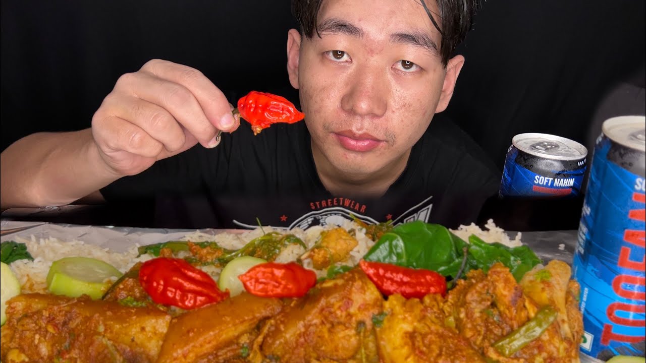 Eating 1kg of pork with three red king chilli 🌶️ @azhoaruo 