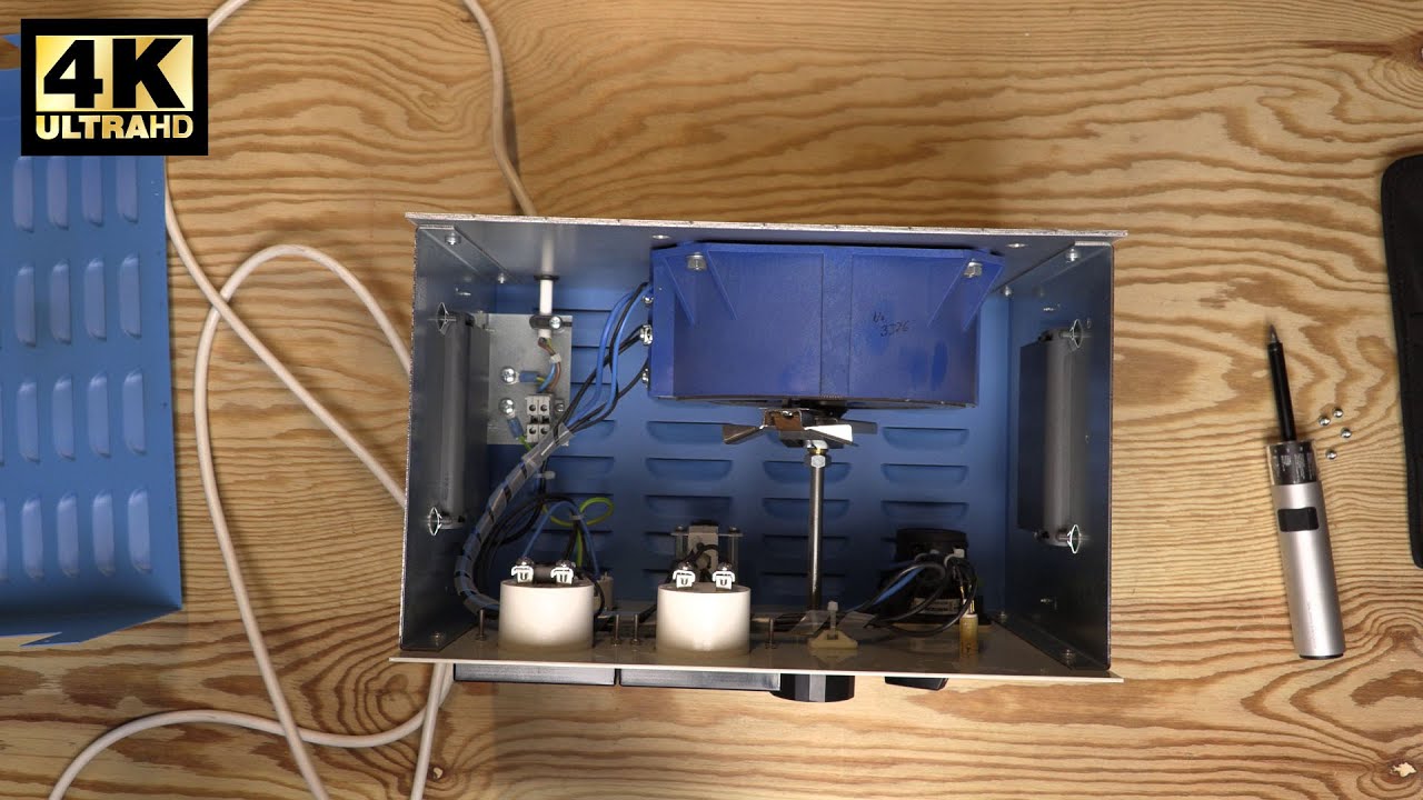 Blick ins Innere TTW LSS 710 Laborsparstelltransformator mit Analoganzeige 10A 2-250 V