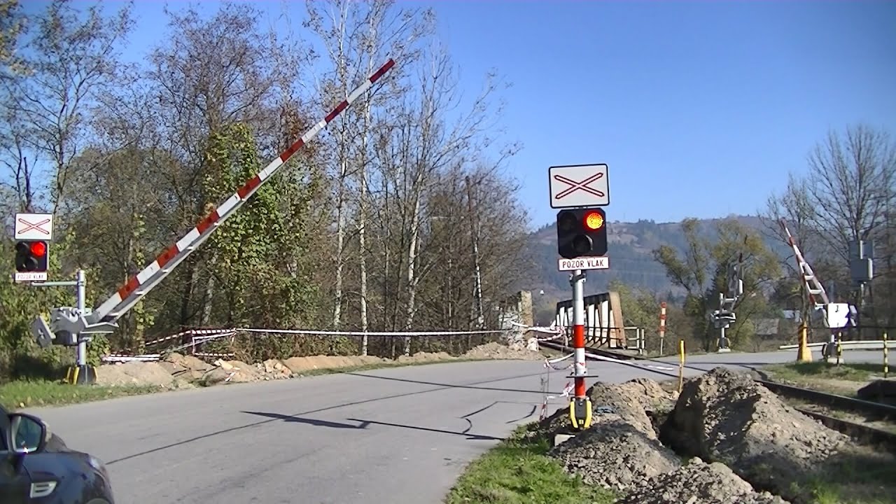 Spoorwegovergang Chvatimech (SK) // Railroad crossing // Železničné priecestie