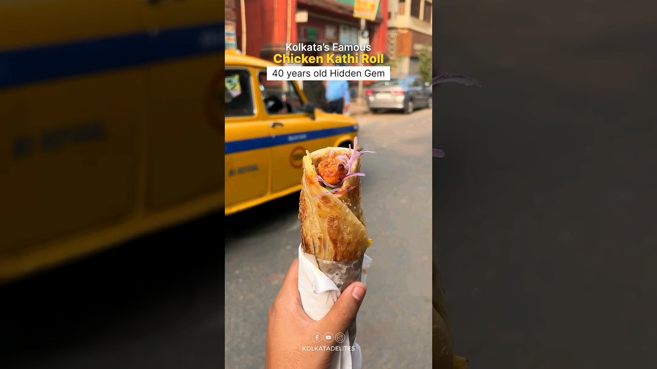 Kolkata's Famous Chicken Kathi Roll 😍😋 #shorts #food #rolls