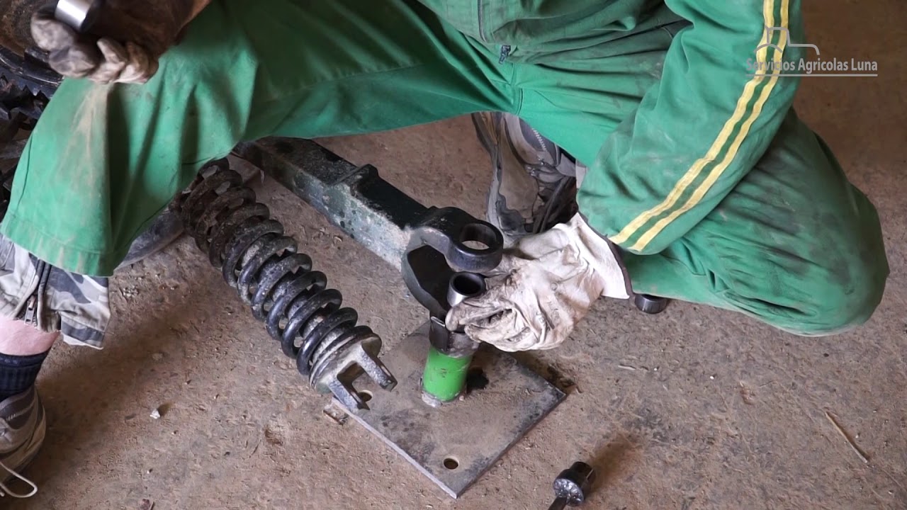 Como cambiar los casquillos de un cuerpo de la sembradora John Deere 750A. Servicios Agricolas Luna