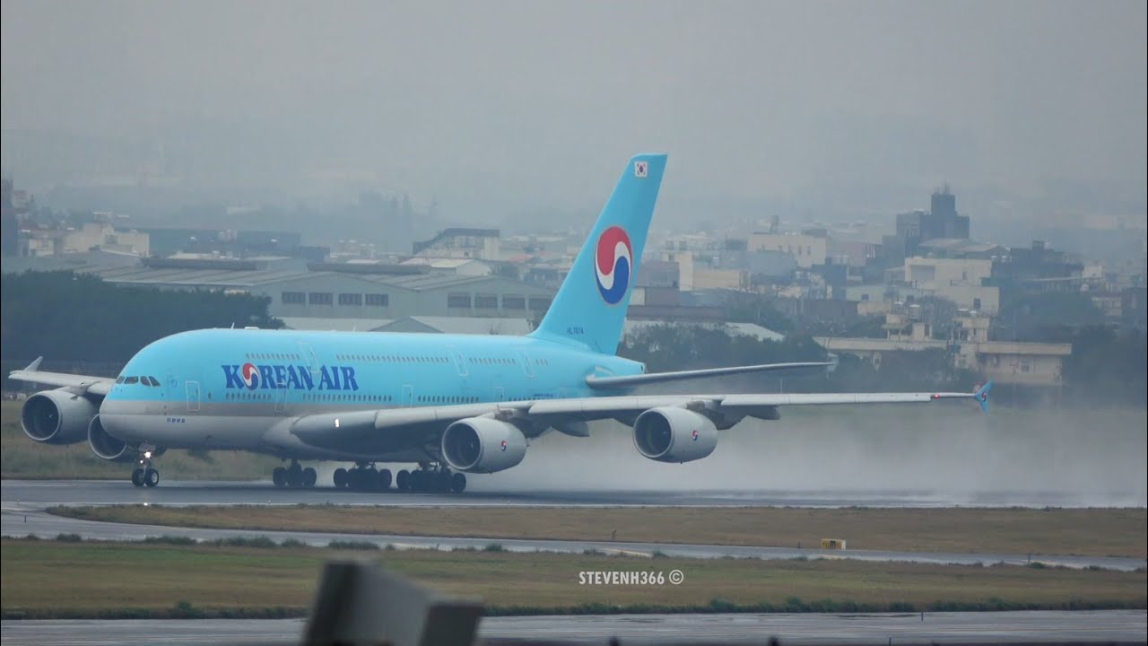 大韓航空A380(KE-185)桃園機場毛毛雨中起飛，全力衝刺激起美麗水花 !Korean A380  WATER SPRAY - Plane Spotting @ Taoyuan Airport !