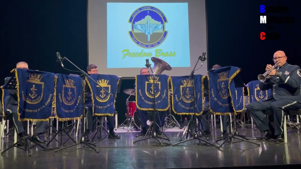 Banda de la USAF interpreta 