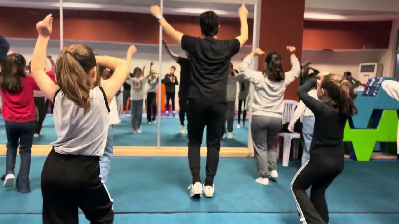 Edalı da modali yar - Aylin Demir          23 Nisan tam video okuma bayramı g&ouml;steri mezuniyet 