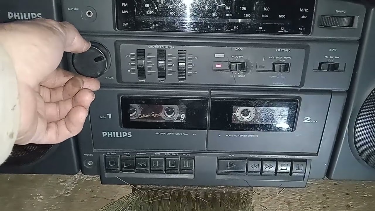 Philips AW 7520… (мафон) – тест (и Пусин нашест) – радио-кассетник и хрип ползунков – искусен, пест