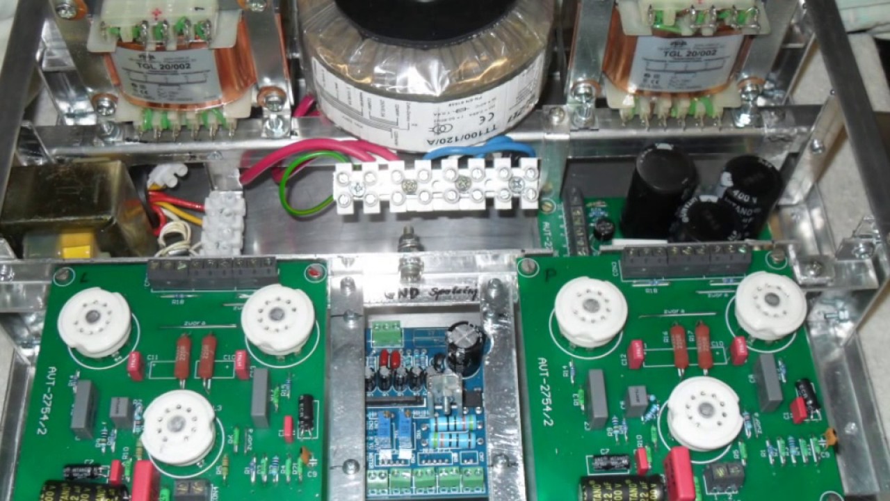 Moje prezentace elektronkov&eacute;ho zesilovače PP v ultralinearn&iacute;m zapojen&iacute;  osazen 2x ECC83 a 4x EL84,