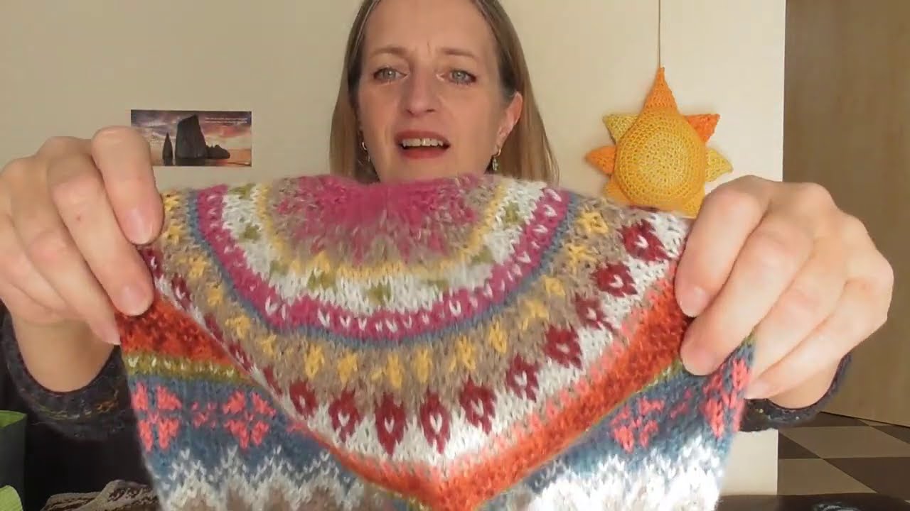 knitandshine17: Colourwork-Teile: Weste und Pullis, fertige und unfertige Socken, Raglano, Sayuri