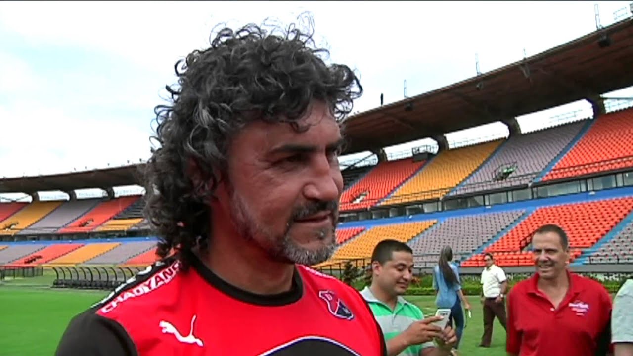 Leonel Álvarez se encontró con el otro Leonel, el que lo imita en la radio [Noticias] - TeleMedellin