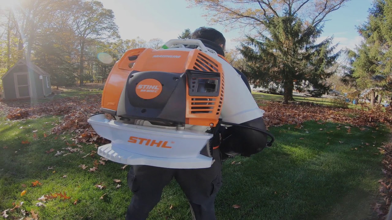 Stihl BR 800  and BR 700 at work leaf blower