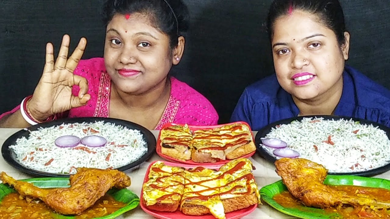 SPICY CHICKEN LEG CURRY FRIED RICE EGG TOAST EATING CHALLENGE // food family & more