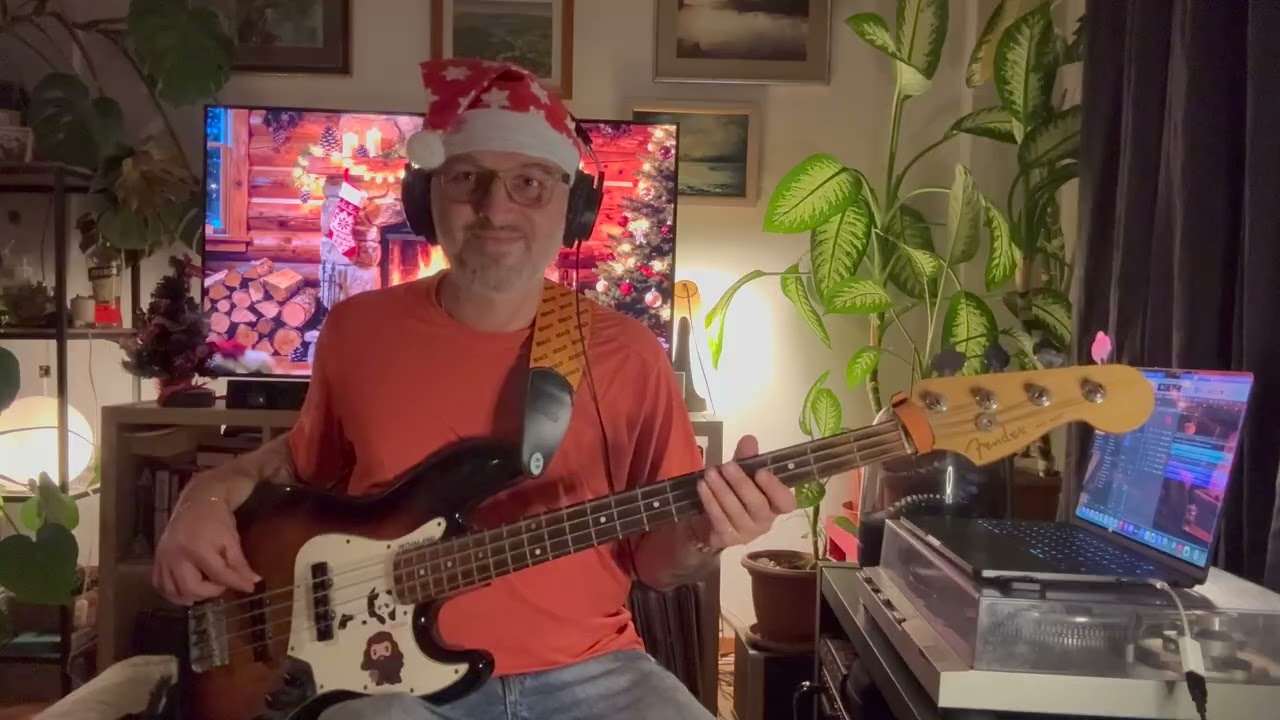 Something Got Me Started - Simply Red (NYE Bass Cover)