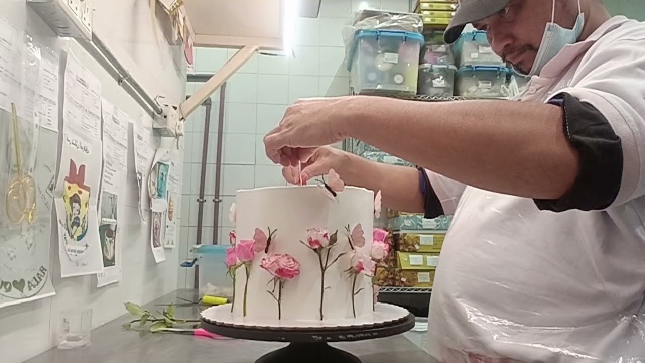 Butterfly and flower cake🇵🇭🧑‍🍳🎂#cake #cakes #cakedecorating #cakedesign #cakedecoration 