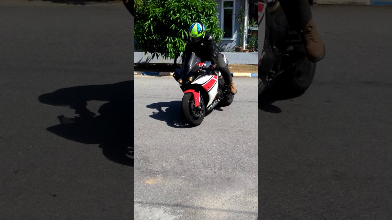 YAMAHA R1 Crossplane with devil exhaust