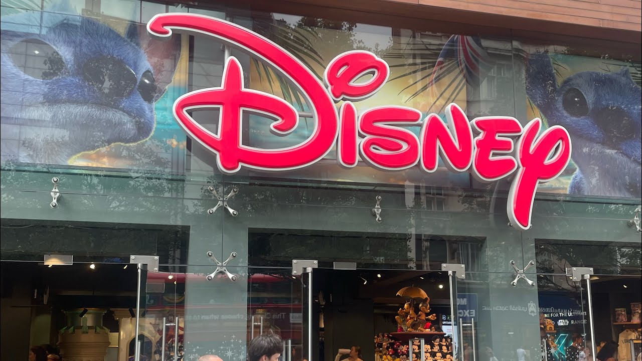 DISNEY STORE LONDON VLOG 