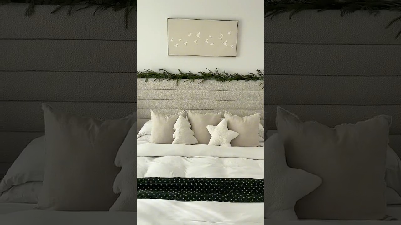Cozy Christmas bedroom vibes 🌲🕯️🌟 #christmas #cozychristmas