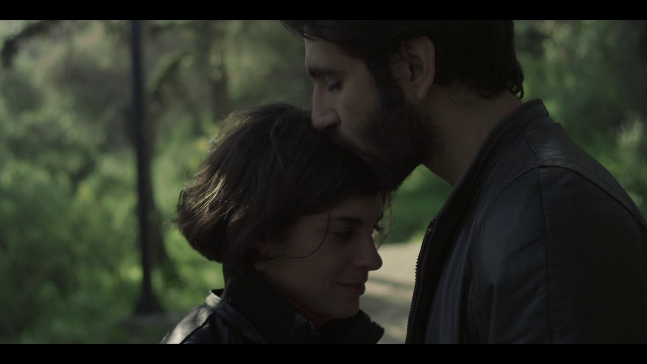 Ο ΕλΒΙΣ ΕΙΝΑΙ ΝΕΚΡΟΣ (2013)