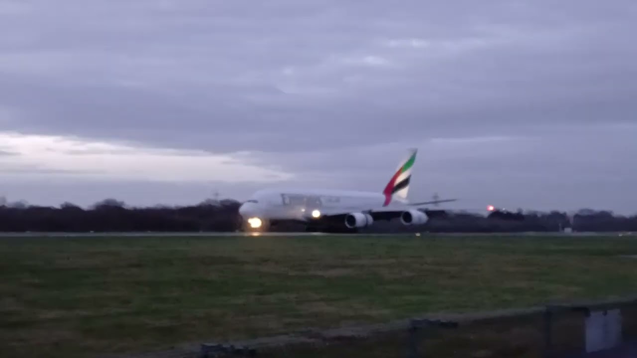 A6-EUY EK21 DXB-MAN 