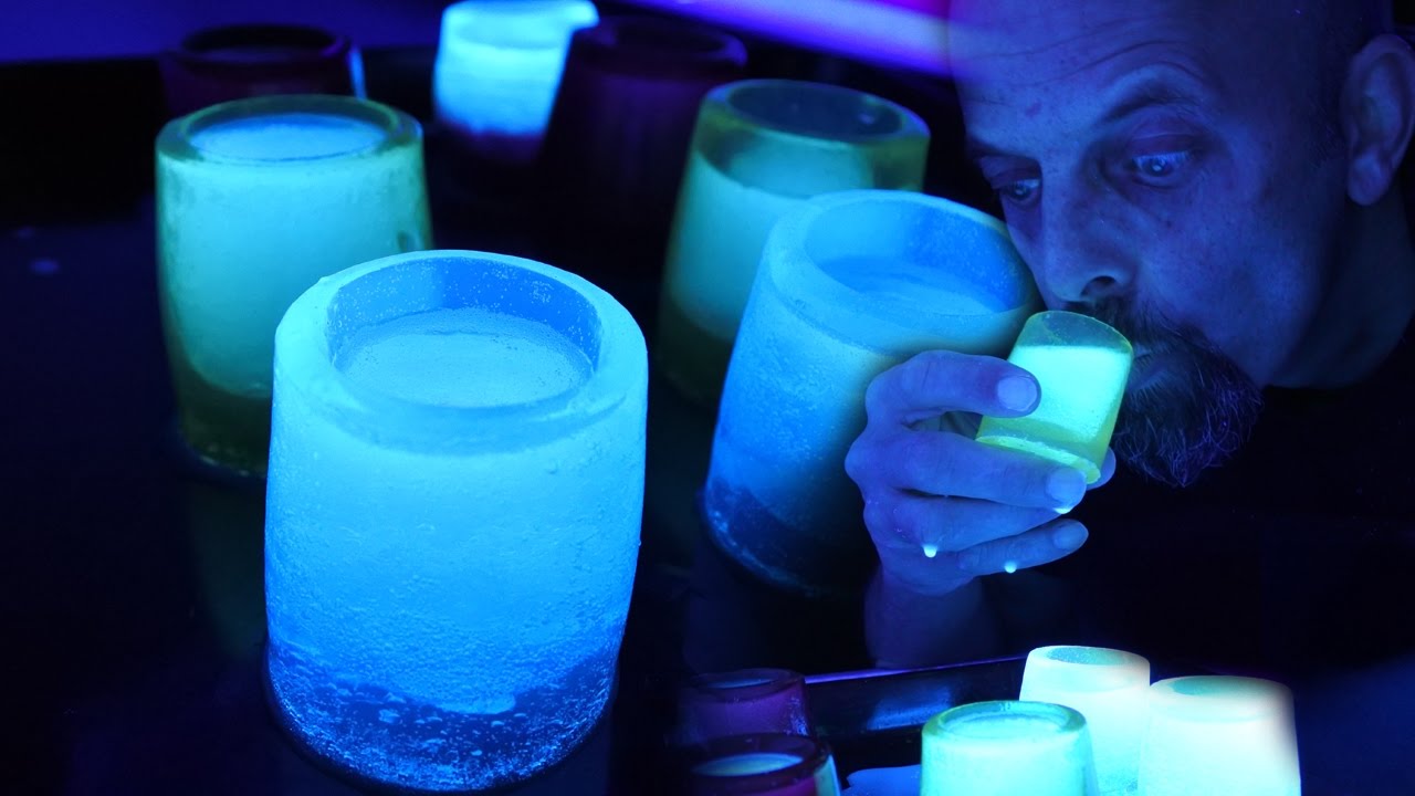 DIY JELLO SHOT GLASS THAT GLOWS!!