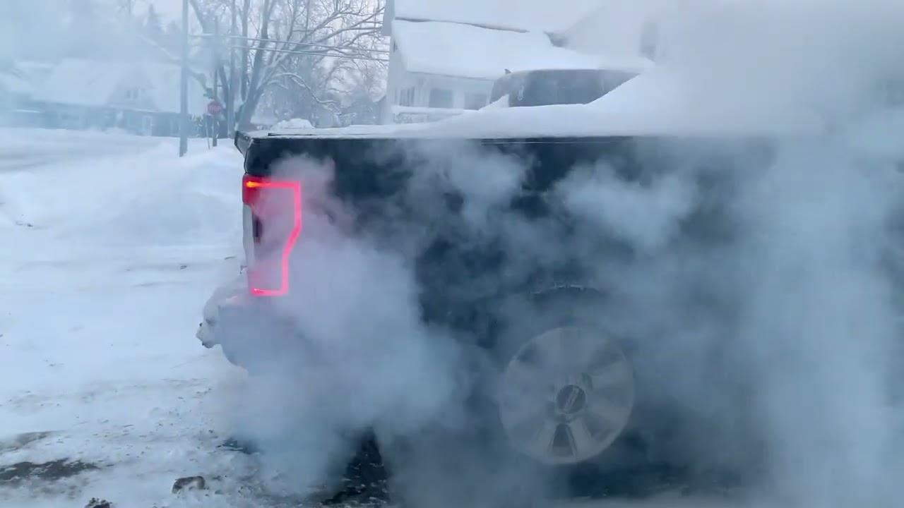 Straight Piped 6.7 Powerstroke ANGRY Cold Start -38 Degree Windchill