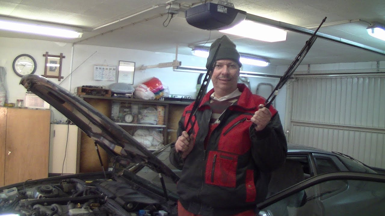 Repairing wiper motor at a Porsche 944