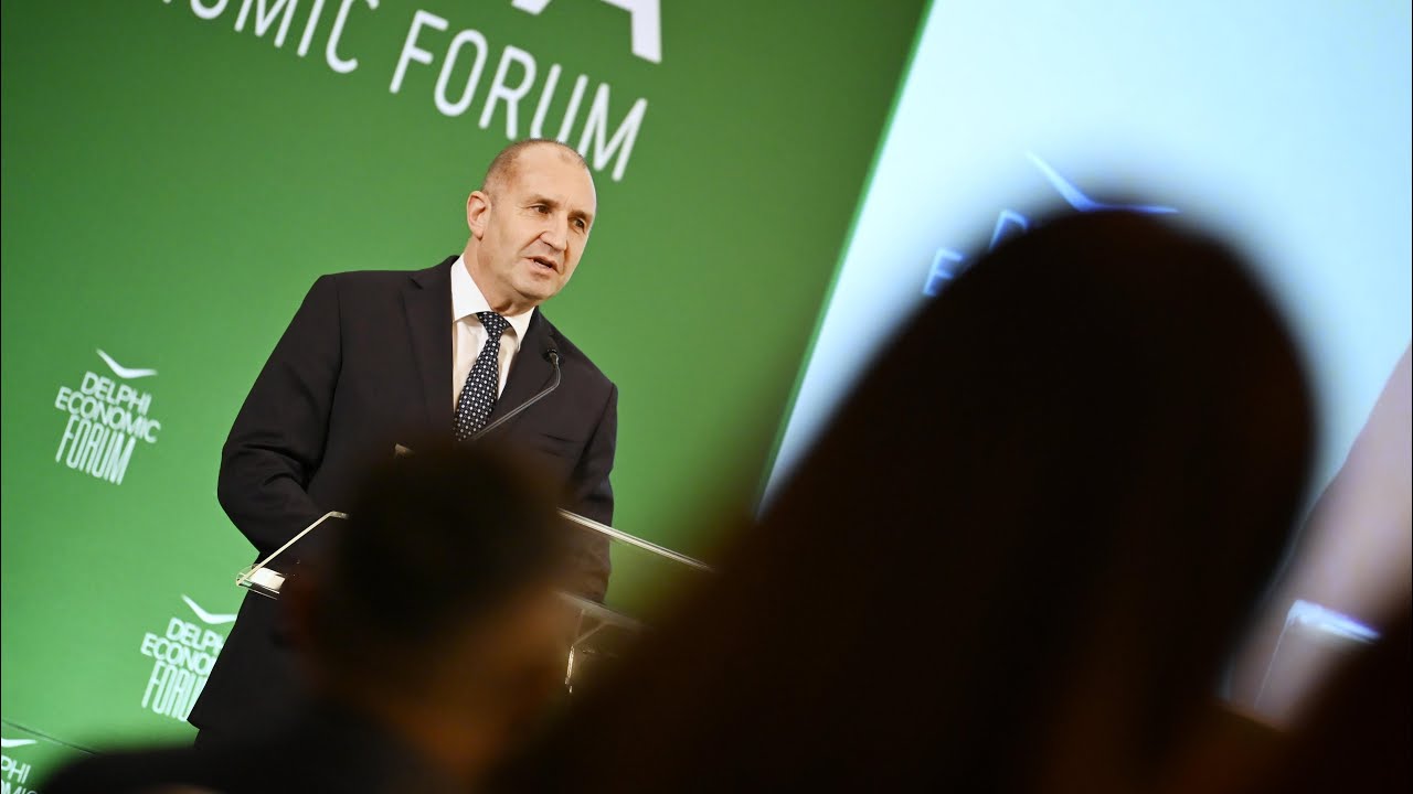 Радев: Европа се превърна в заложник на собствената си амбиция за морално лидерство