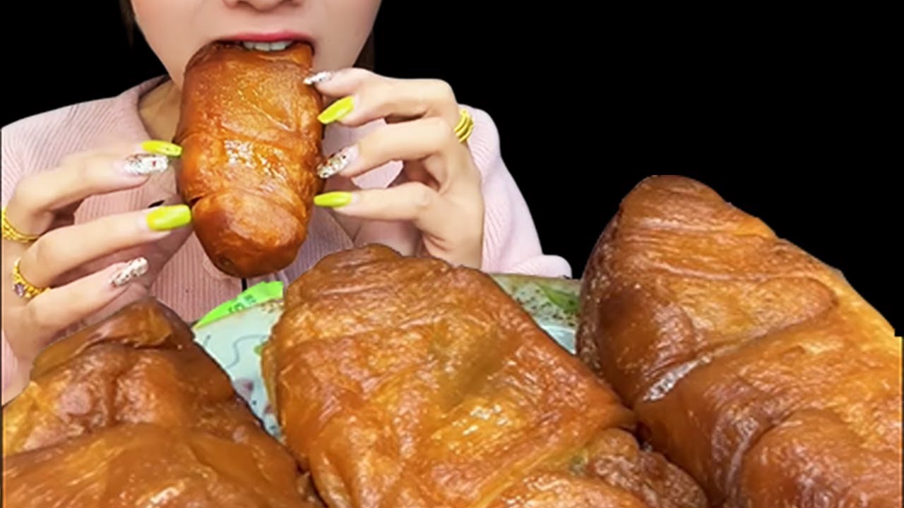 Delicious fried bread *Chinese food mukbang*
