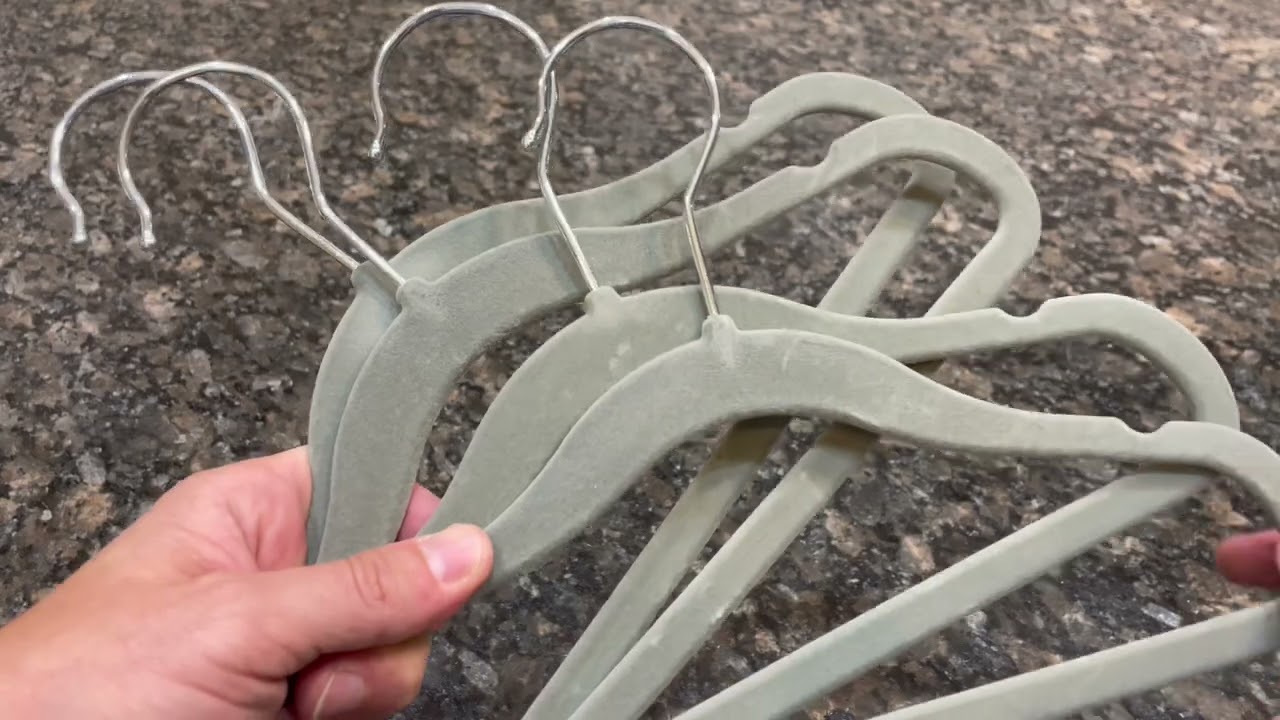 Amazon Basics Kids&rsquo; Velvet No Slip Clothes Hangers Review