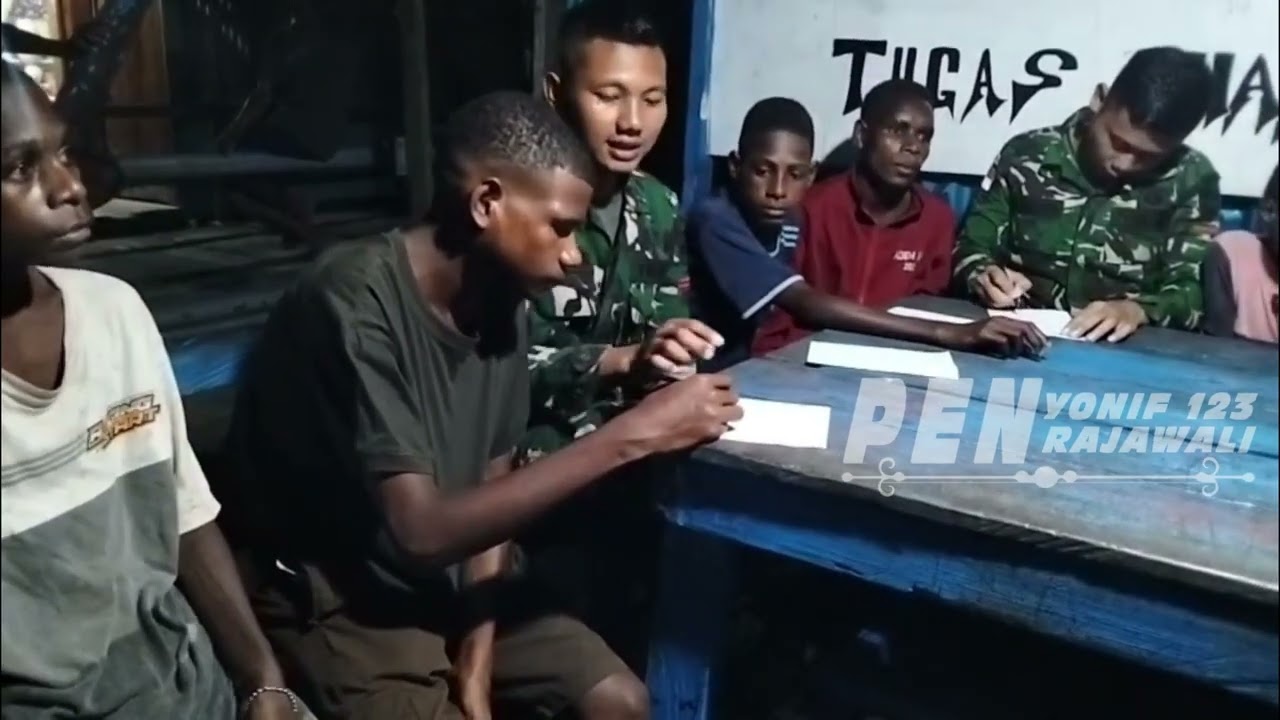 Satgas Yonif 123/Rajawali Berbagi ilmu,bimbing anak-anak papua menuju masa depan cerah