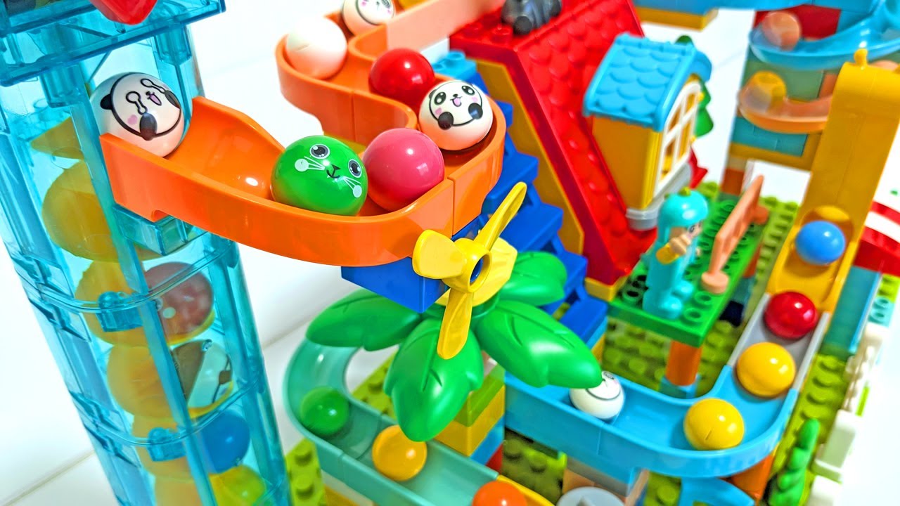 4 types of building blocks! Automatic elevator & colorful coaster